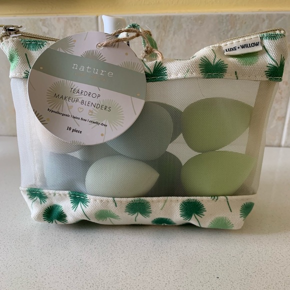Luxe + Willow teardrop makeup blenders - Picture 1 of 1